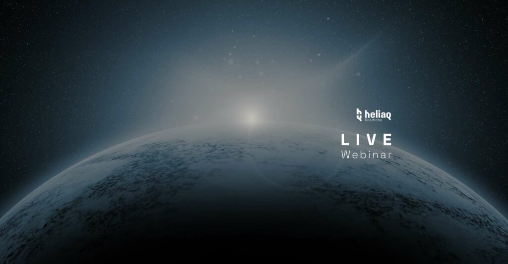 Planisphère ou vue d'une planète depuis l'espace, avec la lumière du soleil (ou une source lumineuse brillante) se levant ou se couchant au-dessus de l'horizon, créant un éclat central. Le fond est un ciel étoilé bleu foncé. Le logo heliaq et le texte LIVE Webinar sont affichés dans le coin inférieur droit.