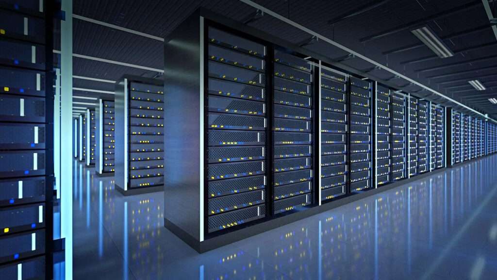 Rangées de racks de serveurs dans un centre de données moderne, avec des lumières bleues et jaunes clignotantes indiquant l'activité des machines. Le sol est poli et réfléchit les lumières, créant une ambiance futuriste et haute technologie.