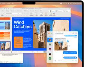 Depuis l’app Messages, une photo est insérée dans un rapport Microsoft Word ouvert sur un MacBook Air 13 pouces, illustrant le design intuitif du Mac et sa ressemblance avec l’iPhone